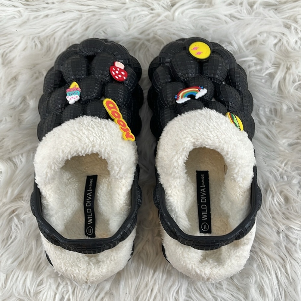 WILD DIVA Lounge Unique Fleece Lined Black Bubble Clogs with Fun Charms Size 11 - Picture 5 of 11